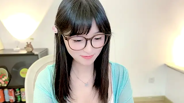 Snapshot of Onechestnut chatting on July 8, 5:08 am Onechestnut online show from July 8, 5:08 am