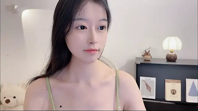 Snapshot of Onechestnut chatting on October 26, 12:27 pm Onechestnut online show from October 26, 12:27 pm