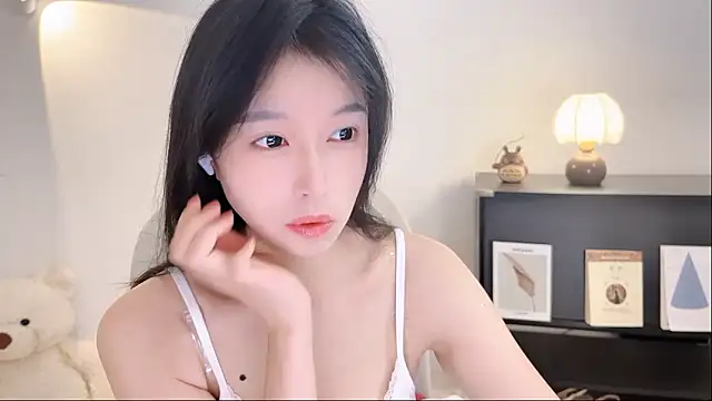 Snapshot of Onechestnut chatting on November 3, 5:34 am Onechestnut online show from November 3, 5:34 am