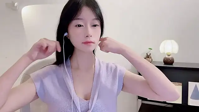 Snapshot of Onechestnut chatting on November 17, 6:06 am Onechestnut online show from November 17, 6:06 am