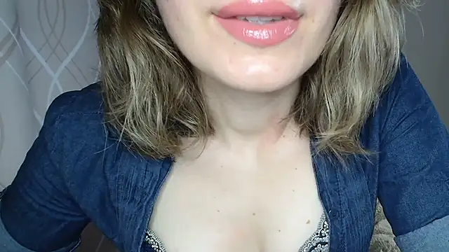 Snapshot of miss__Sophie chatting on July 4, 6:20 am miss Sophie online show from July 4, 6:20 am