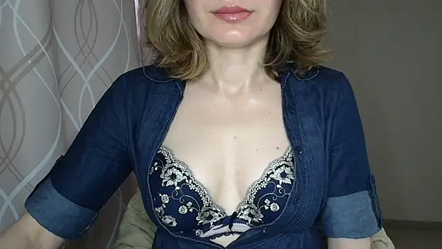 miss  Sophie online show from May 3, 8:30 am