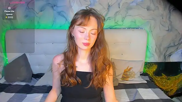 LolaMeddisson online show from December 19, 9:17 pm