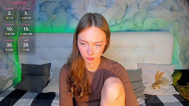 Snapshot of LolaMeddisson chatting on October 9, 10:10 pm LolaMeddisson online show from October 9, 10:10 pm