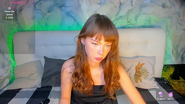 Snapshot of LolaMeddisson chatting on October 10, 8:09 pm LolaMeddisson online show from October 10, 8:09 pm