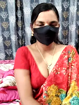 Snapshot of Lalitha-1995 chatting on July 11, 5:41 am Lalitha-1995 online show from July 11, 5:41 am