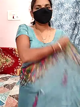 Snapshot of Lalitha-1995 chatting on July 17, 4:32 am Lalitha-1995 online show from July 17, 4:32 am