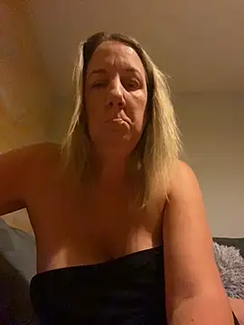 Snapshot of X-Victoria-X chatting on September 10, 4:11 am X-Victoria-X online show from September 10, 4:11 am