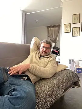 max219 online show from February 3, 1:49 pm