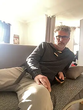 max219 online show from March 29, 4:19 pm