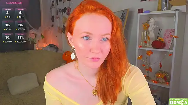 JoyceJones online show from November 1, 8:03 pm
