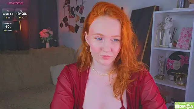 JoyceJones online show from November 17, 8:02 pm