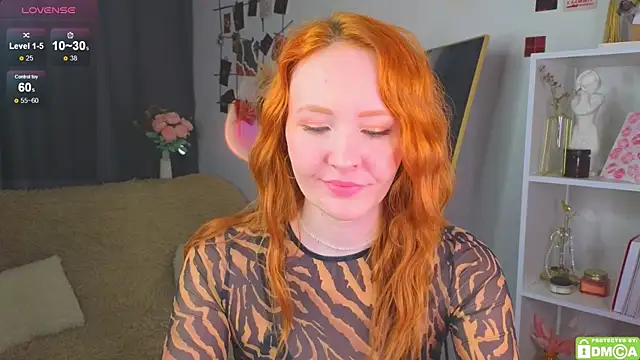 Snapshot of JoyceJones chatting on October 4, 7:04 pm JoyceJones online show from October 4, 7:04 pm