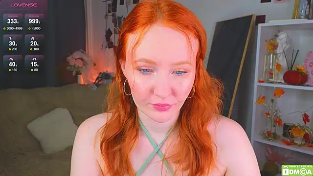 JoyceJones online show from November 4, 8:01 pm