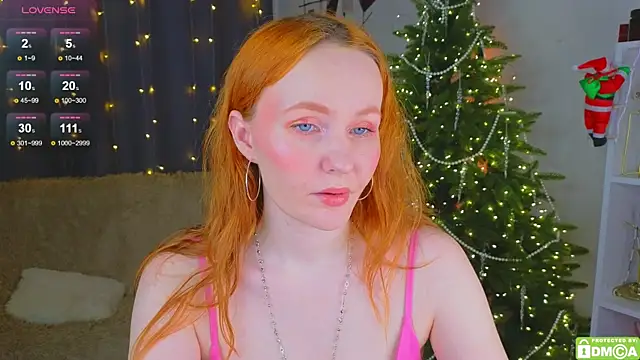 JoyceJones online show from December 19, 9:28 pm