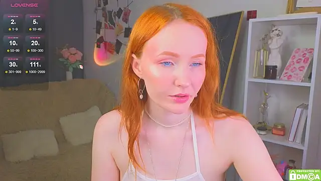 Snapshot of JoyceJones chatting on October 10, 7:25 pm JoyceJones online show from October 10, 7:25 pm