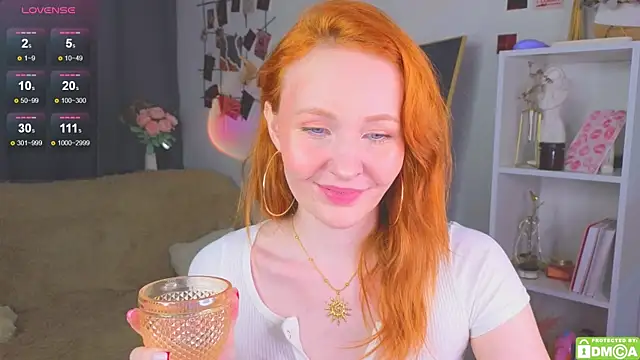 Snapshot of JoyceJones chatting on October 2, 7:17 pm JoyceJones online show from October 2, 7:17 pm