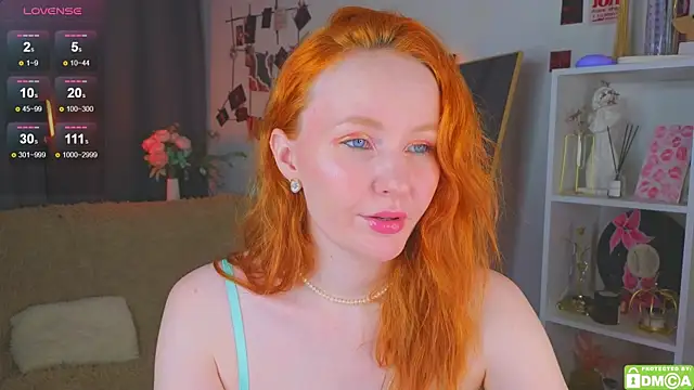 JoyceJones online show from November 29, 8:09 pm