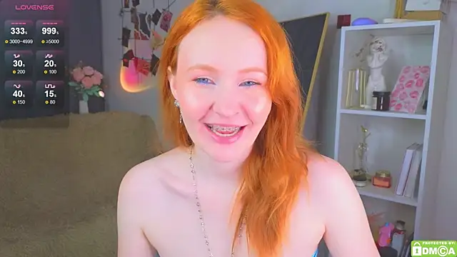 Snapshot of JoyceJones chatting on October 13, 7:15 pm JoyceJones online show from October 13, 7:15 pm