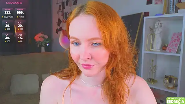 JoyceJones online show from October 28, 8:08 pm