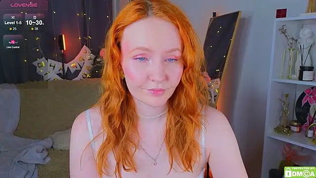 JoyceJones online show from January 16, 8:35 pm
