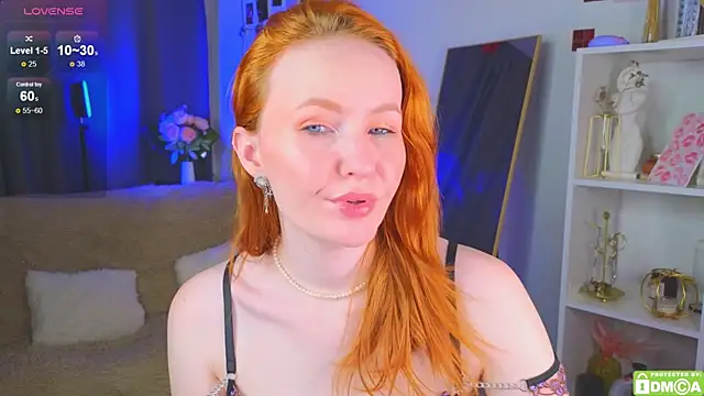 JoyceJones online show from October 27, 7:15 pm