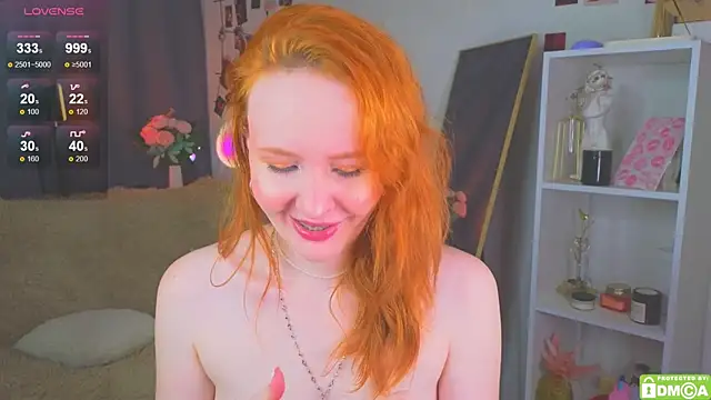 JoyceJones online show from October 24, 7:35 pm