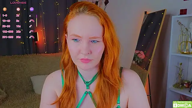 JoyceJones online show from February 9, 8:29 pm