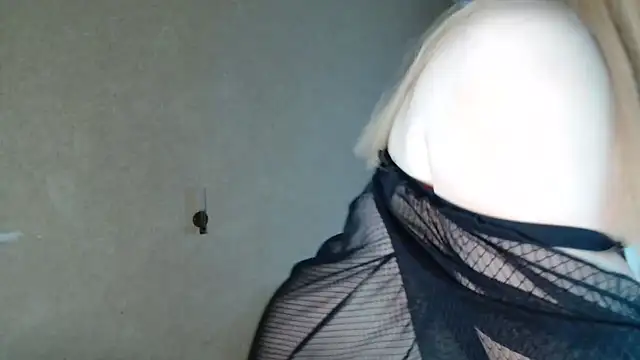 Snapshot of Miaxfox chatting on October 29, 4:22 am Miaxfox online show from October 29, 4:22 am