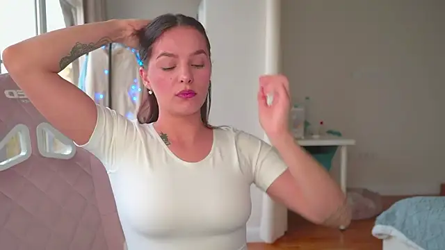 EwelynScott online show from November 5, 7:00 am