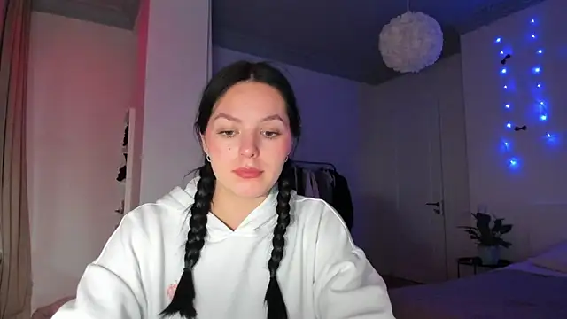 EwelynScott online show from February 12, 4:18 pm