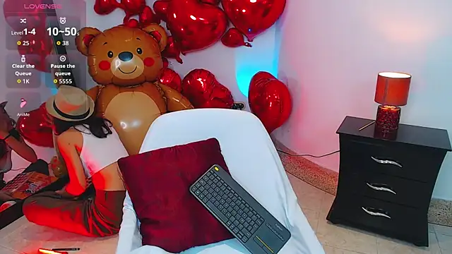 Snapshot of miascarlet_16 chatting on October 4, 1:34 pm miascarlet 16 online show from October 4, 1:34 pm