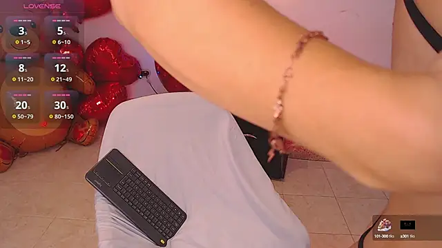 Snapshot of miascarlet_16 chatting on October 3, 1:45 pm miascarlet 16 online show from October 3, 1:45 pm