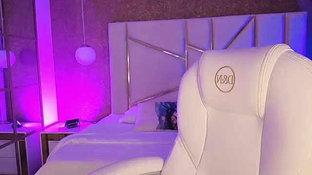 Miiss Bubble online show from October 3, 7:37 pm