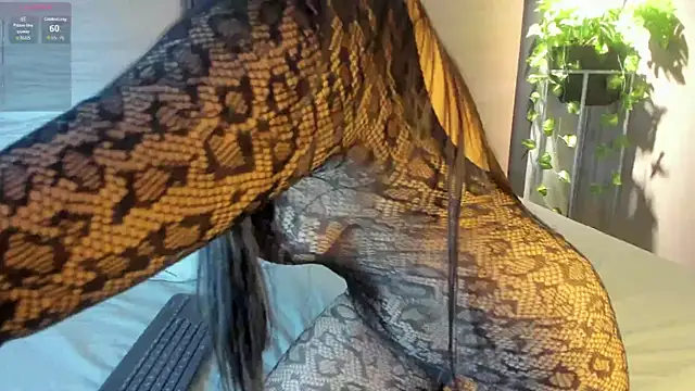 alexamonroe  online show from December 22, 9:15 pm