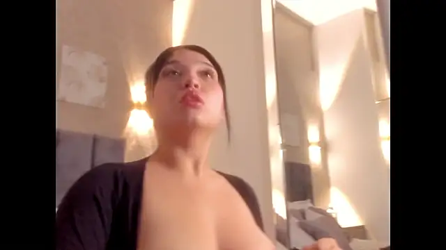 Lunaa bellaa online show from February 9, 7:45 pm