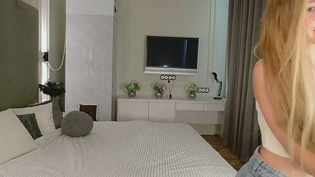 Snapshot of milaa_sun chatting on June 26, 4:07 am milaa sun online show from June 26, 4:07 am