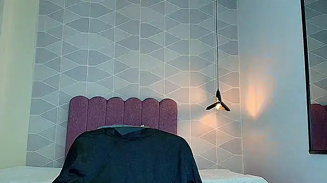 Aly Loving online show from December 1, 8:32 pm