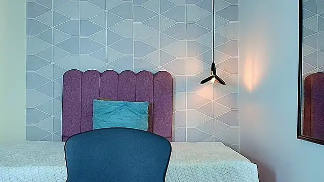 Aly Loving online show from November 25, 8:20 pm