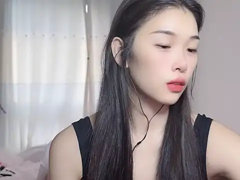 YUNA-kpop online show from August 4, 9:25 am