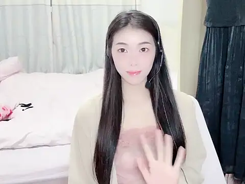 YUNA-kpop online show from August 1, 4:05 pm