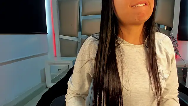 Mia lopez   online show from December 15, 1:50 pm