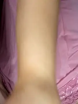 Snapshot of yaraa49 chatting on November 16, 5:45 am yaraa49 online show from November 16, 5:45 am