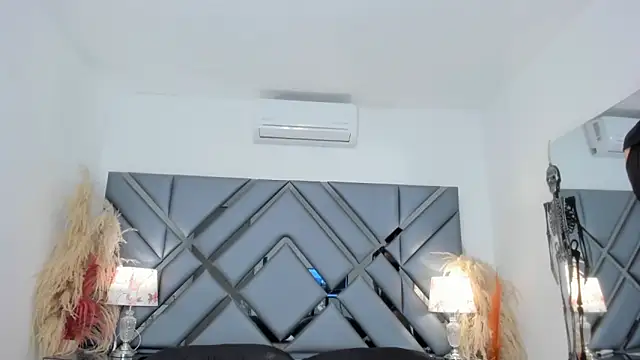 Snapshot of Milan_LewisS chatting on October 22, 12:04 pm Milan LewisS online show from October 22, 12:04 pm