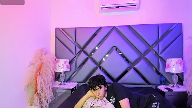 Milan LewisS online show from February 26, 12:27 pm