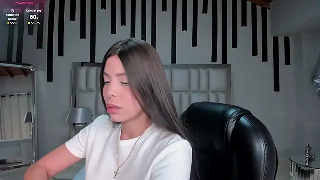 Snapshot of MeganScott chatting on June 11, 11:18 am MeganScott online show from June 11, 11:18 am