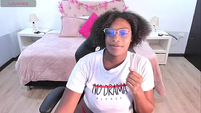 Snapshot of ebony_fantasy2 chatting on September 15, 12:05 pm ebony fantasy2 online show from September 15, 12:05 pm