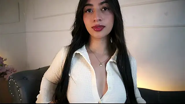 Snapshot of charlotterusso chatting on June 1, 12:27 pm charlotterusso online show from June 1, 12:27 pm