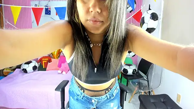 Snapshot of Mindy_19 chatting on July 20, 11:01 am Mindy 19 online show from July 20, 11:01 am