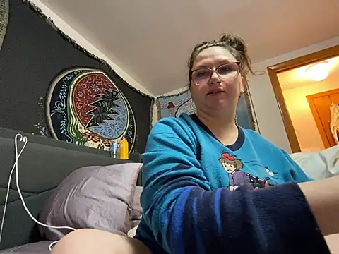 Snapshot of GirlSquirt chatting on February 19, 9:23 pm GirlSquirt online show from February 19, 9:23 pm